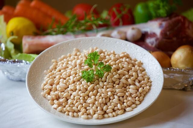 Broth-Simmered White Beans Are Like a Bowl of Winter Comfort